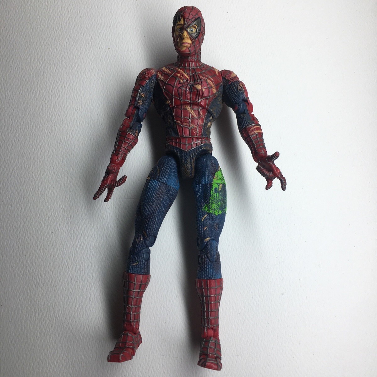 Spider-Man 2002 Battle Ravaged Spiderman Action Figure Tobey Movie