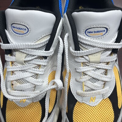 New Balance 2002R Running Shoes Mens Size 10 Vibrant Apricot White