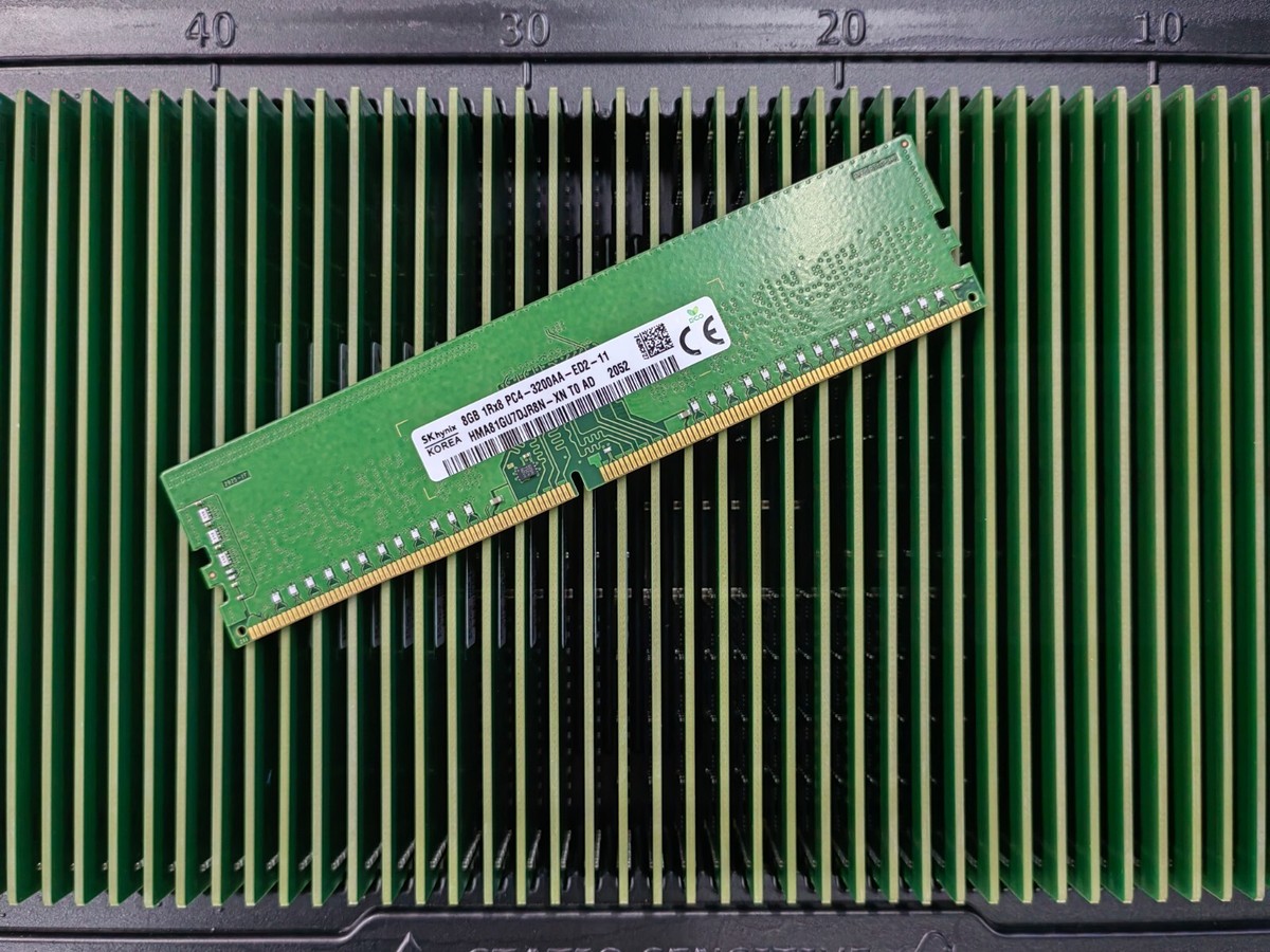 SK Hynix 8GB DDR4 3200MHz ECC UDIMM RAM 1Rx8 PC4-25600