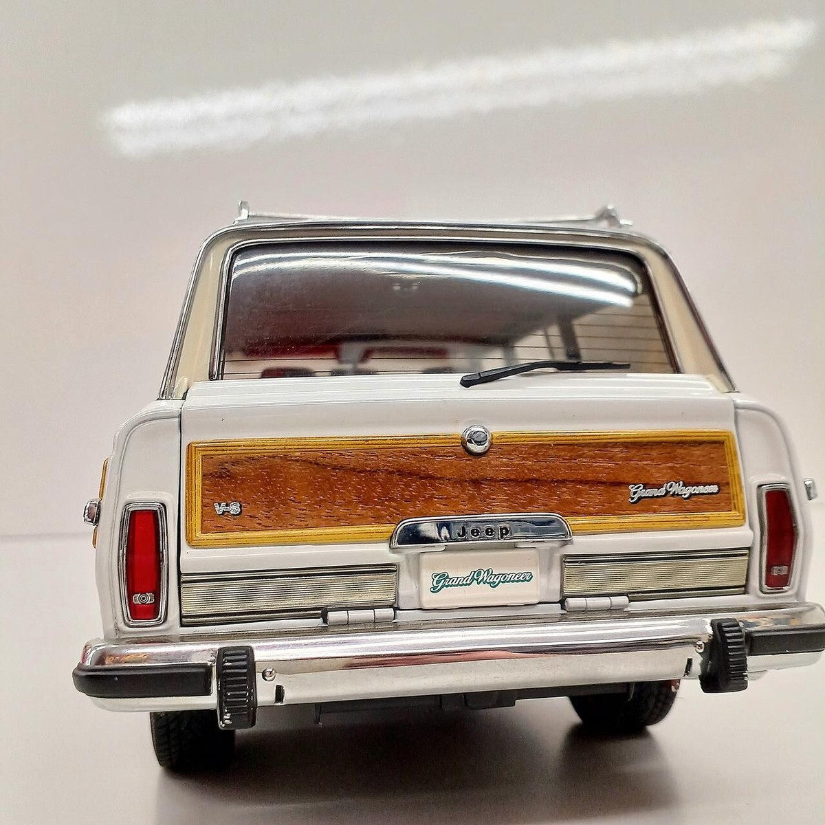 1/18 AUTOart Jeep Grand Wagoneer White Brown w/ Box From Japan