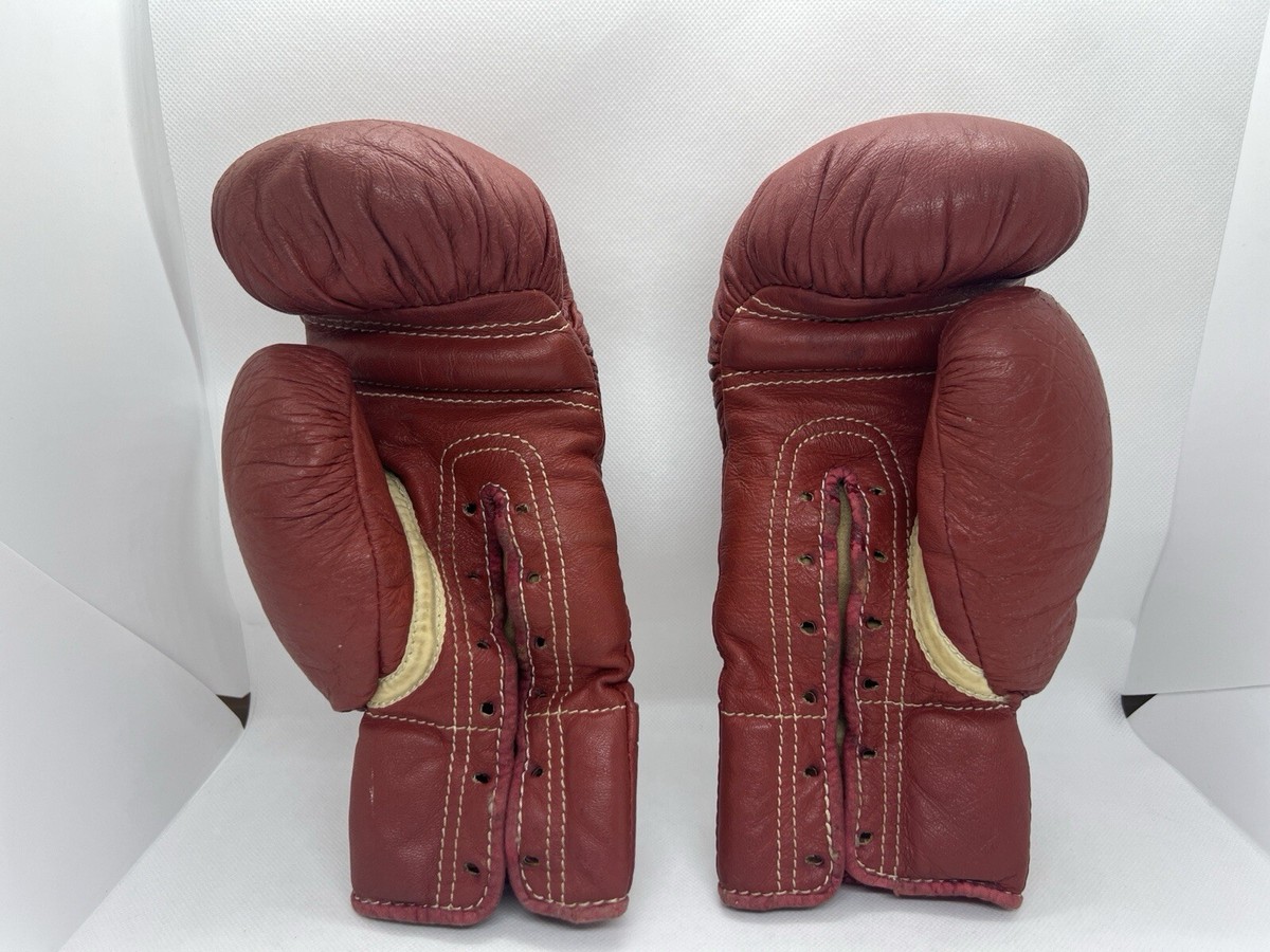 Winning Vintage Initial Old Logo Boxing Gloves SF-3000 Red Lace-up