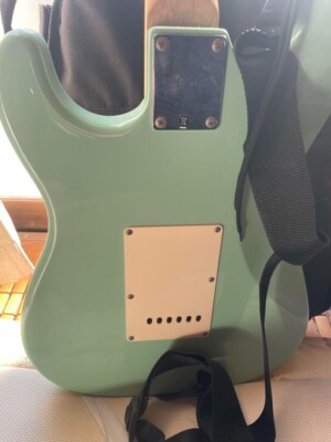 ミントグリーン エレキギター ストラトキャスタータイプ fenderケース
