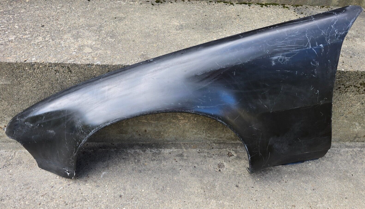 NICE LIGHTWEIGHT FIBERGLASS PORSCHE 944 TURBO LEFT FRONT FENDER