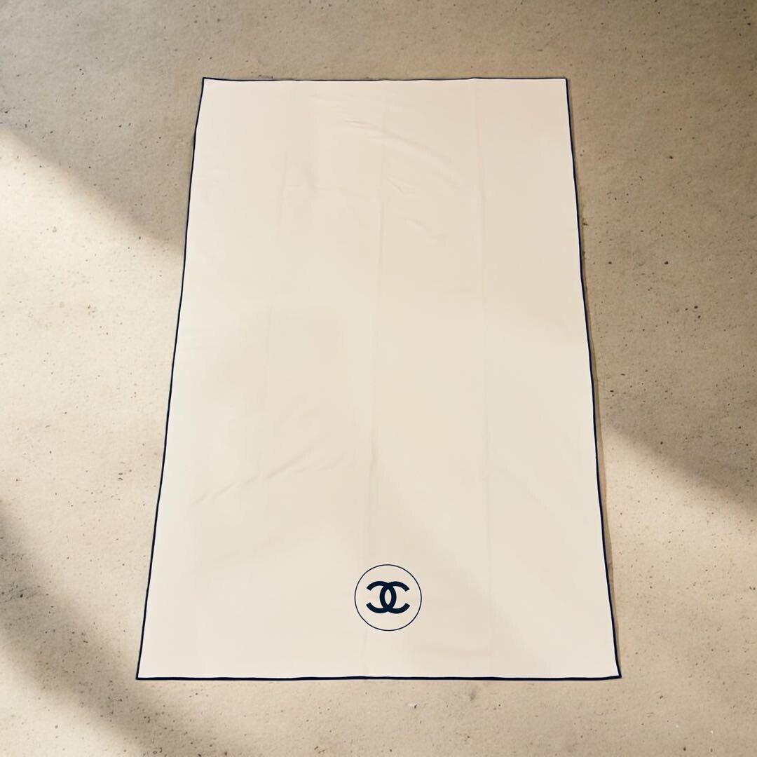 Chanel Beauty Big Logo Blanket Pouch Set Box White Japan Customer