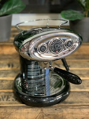 ILLY X7.1 POD BRAND NEW BLACK CAPSULES ESPRESSO COFFEE MACHINE