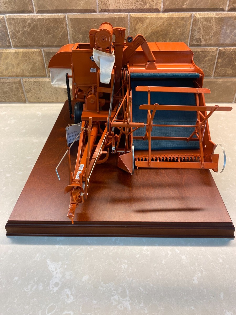 FRANKLIN MINT ALLIS-CHALMERS 60A ALL CROP HARVESTER 1/12 SCALE