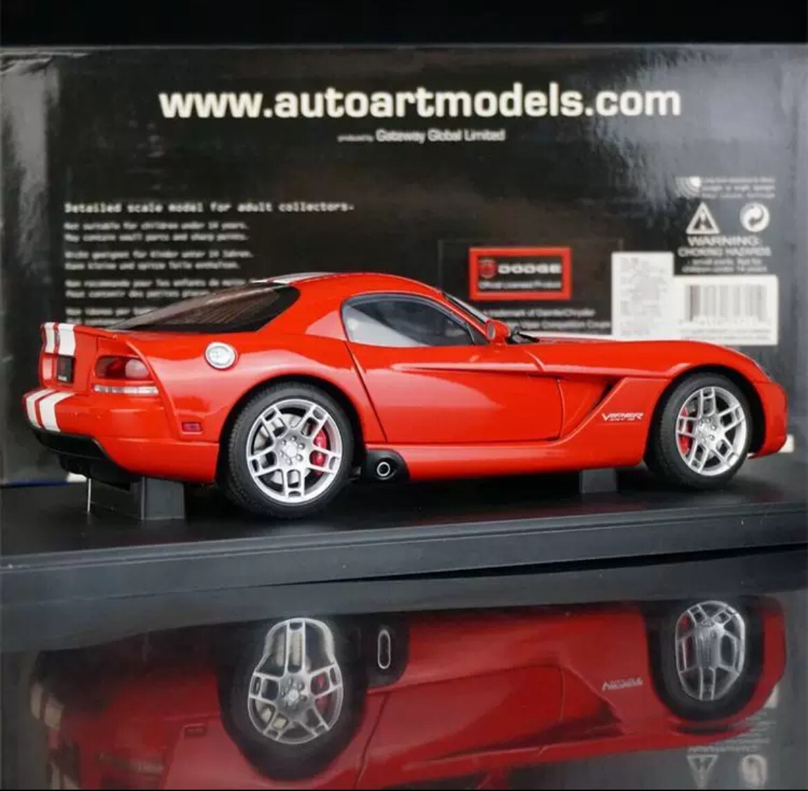 RARE* Autoart 1/18 2006 Dodge Viper SRT-10 Coupe Red with White