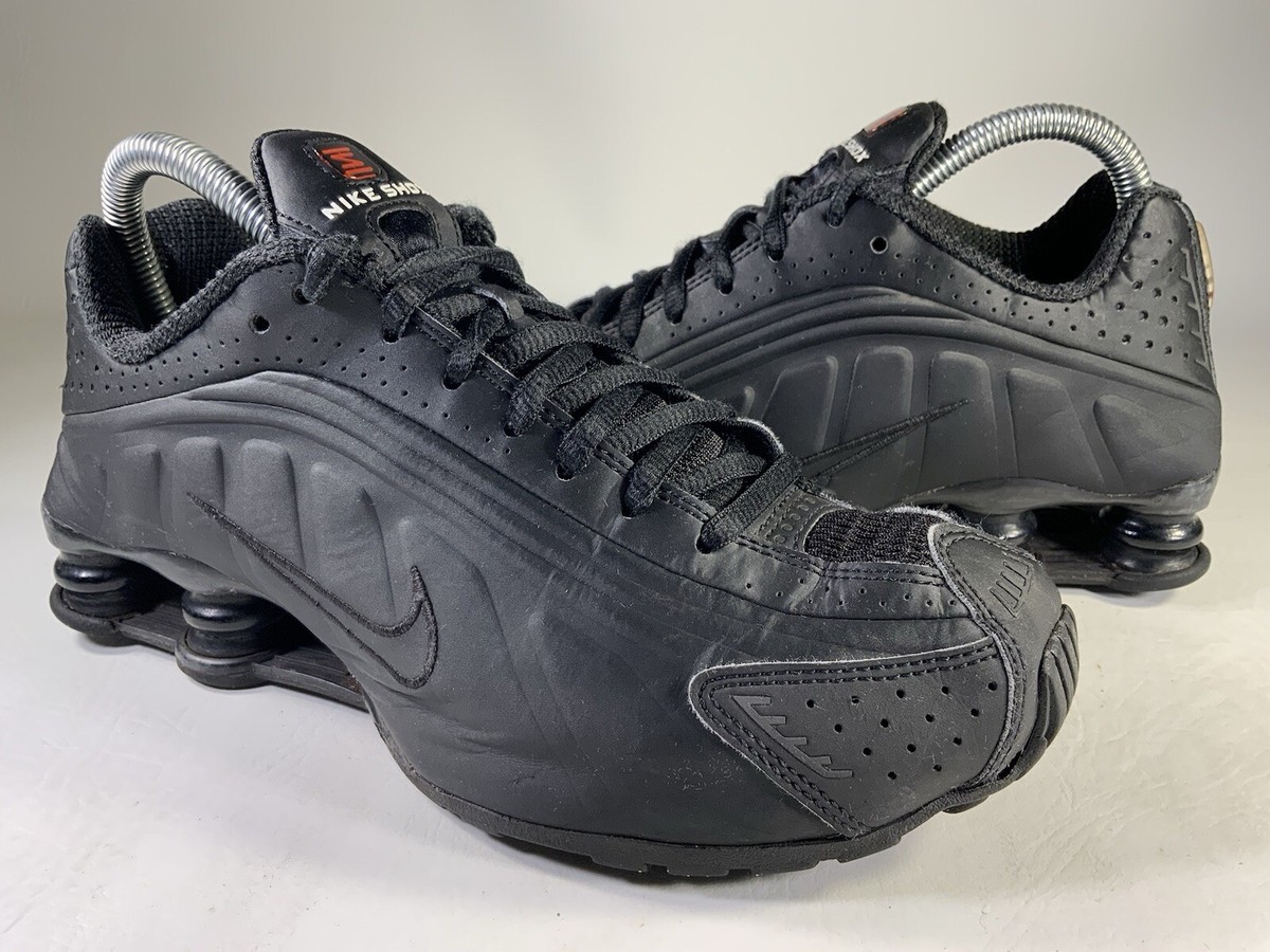 Nike Shox R4 Black Max Orange Womens Size 7.5 Rare Sneakers AR3565