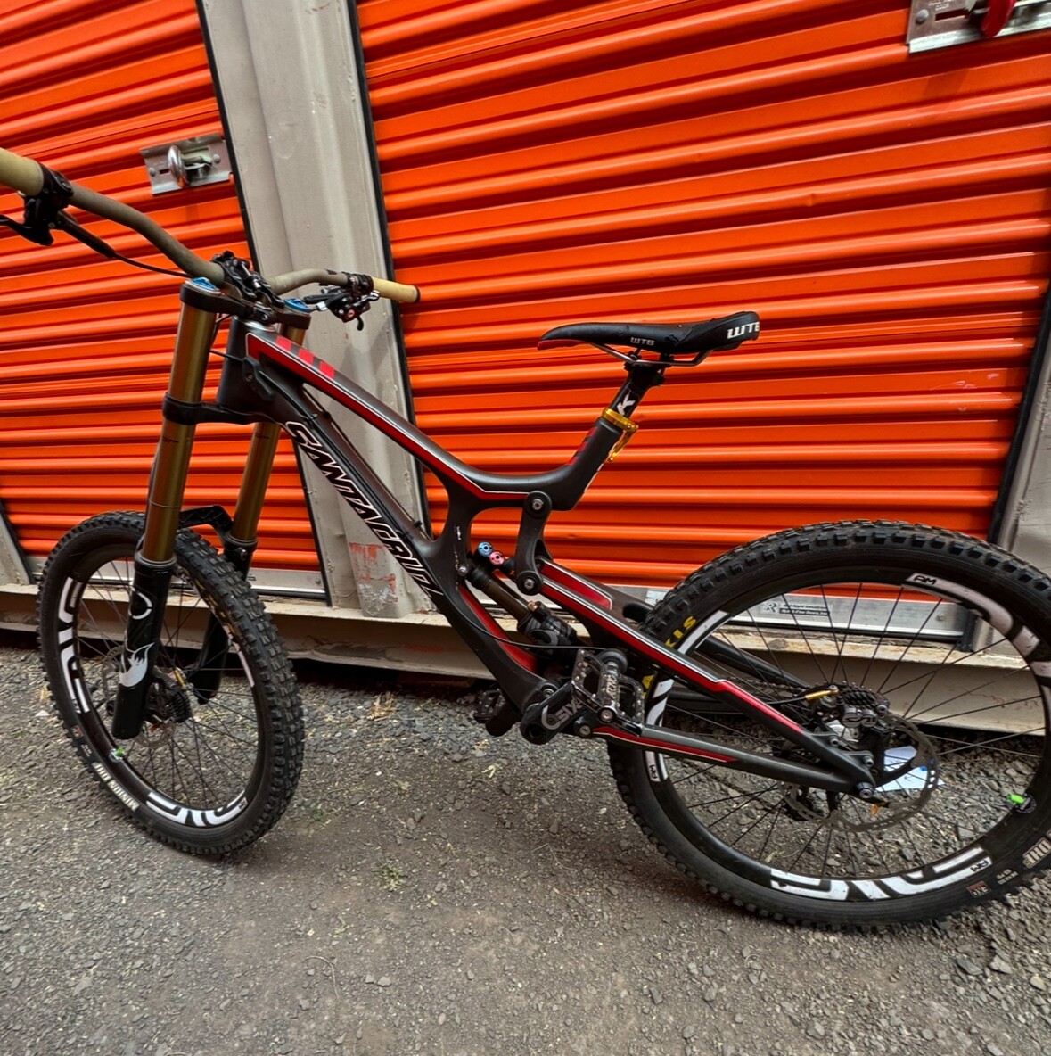れん SANTA CRUZ V10.5 26 inch Sサイズ SANTA CRUZ V10.5 26 inch S
