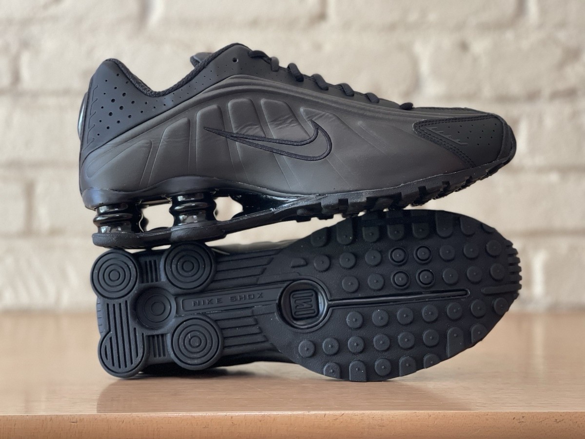 Nike Shox R4 Black Bright Crimson Men Sz 9 Gym Athletic Running