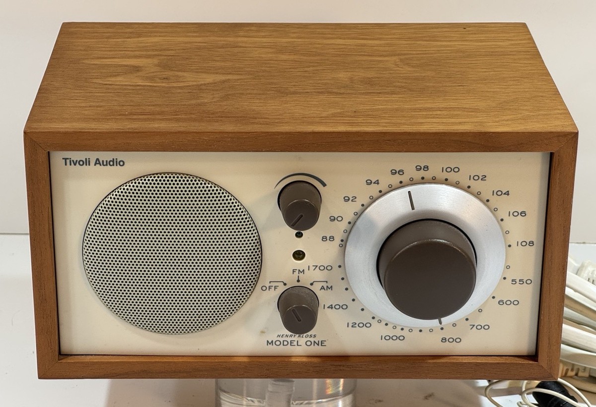 Tivoli Walnut Wood Vintage Audio Model One 1 Am/Fm Desktop Radio
