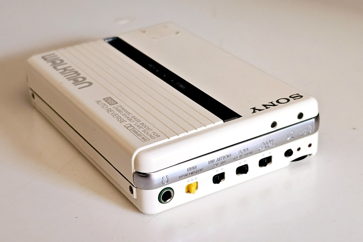 ULTRA RARE 1988 WHITE SONY WM-503 WALKMAN JAPANESE IMPORT DYNAMIC