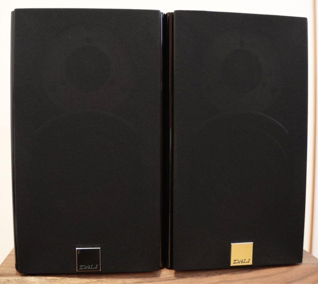 Dali Zensor 1 Bookshelf Speakers Pair Light walnut color Pair Used