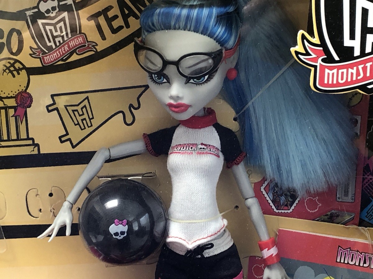 2011 Monster High Doll Ghoulia Yelps Physical Deaducation Zombie