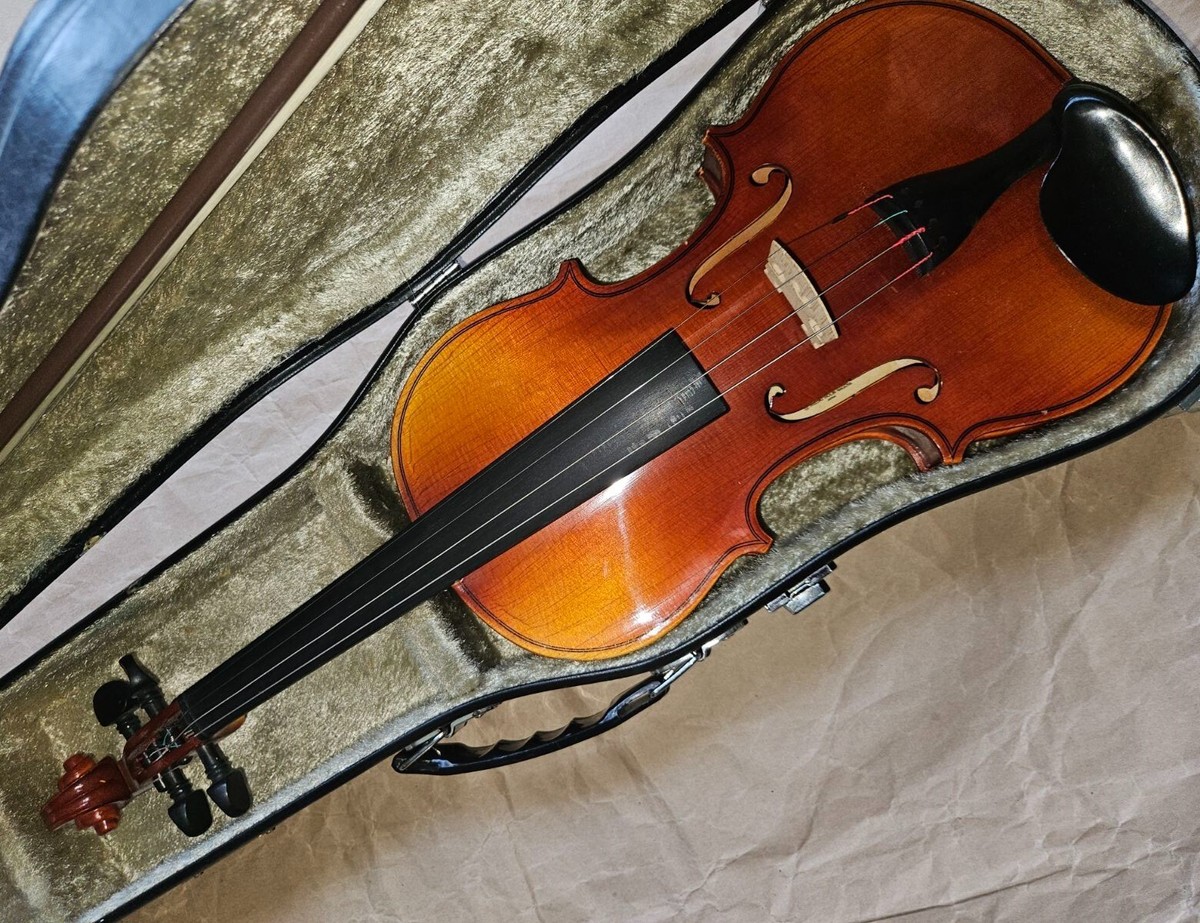 Suzuki model 220 size 4/4 violin, Japan 1985, Very Good Condition