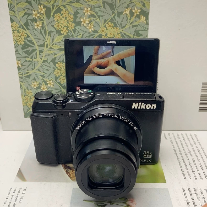 Nikon COOLPIX A900 20.3MP 35x Optical Zoom 4K Video Flip Screen
