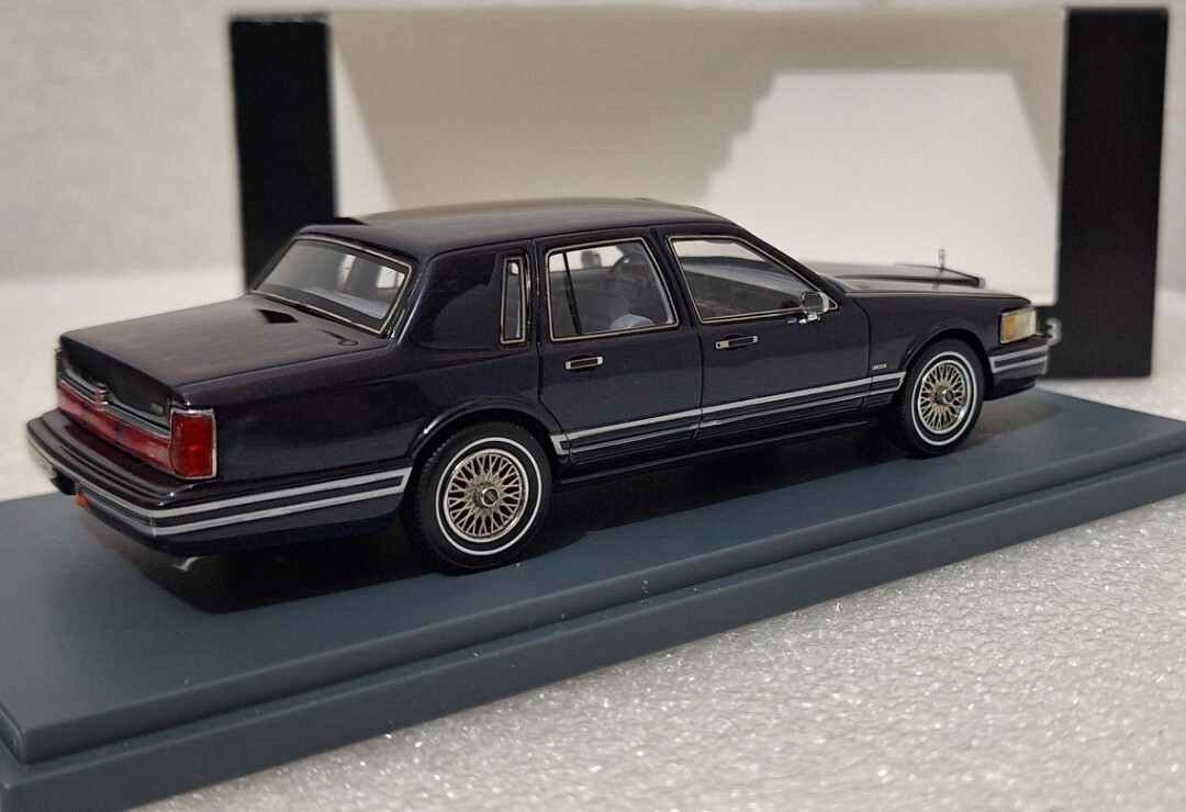 Lincoln Town Car 4-Door 1990 Blue Met 1:43 Neo 45505 EXTREMLELY