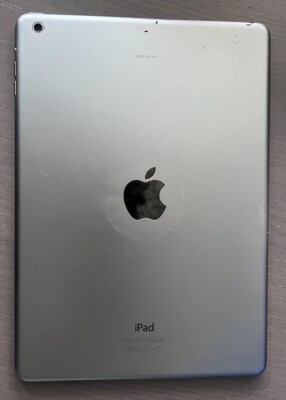Apple iPad Air -- 1st Gen -- 32GB -- Wi-Fi -- 9.7