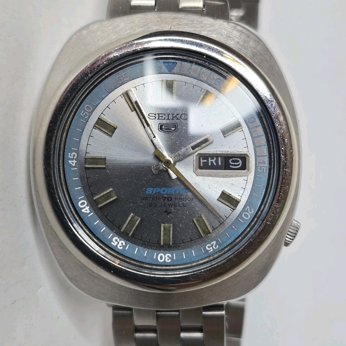 Vintage Seiko 5 Automatic Men's Watch Silver Sports 5126-6010 41mm
