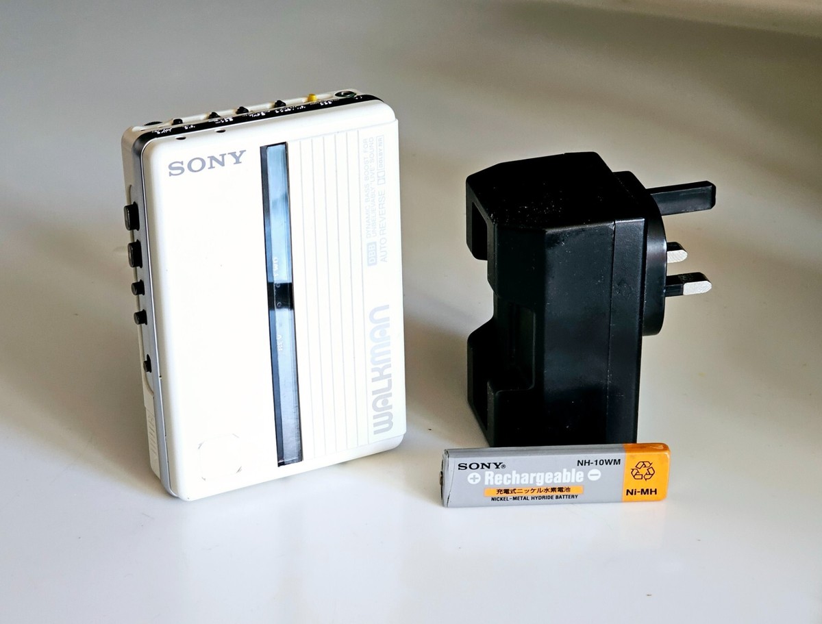 ULTRA RARE 1988 WHITE SONY WM-503 WALKMAN JAPANESE IMPORT DYNAMIC