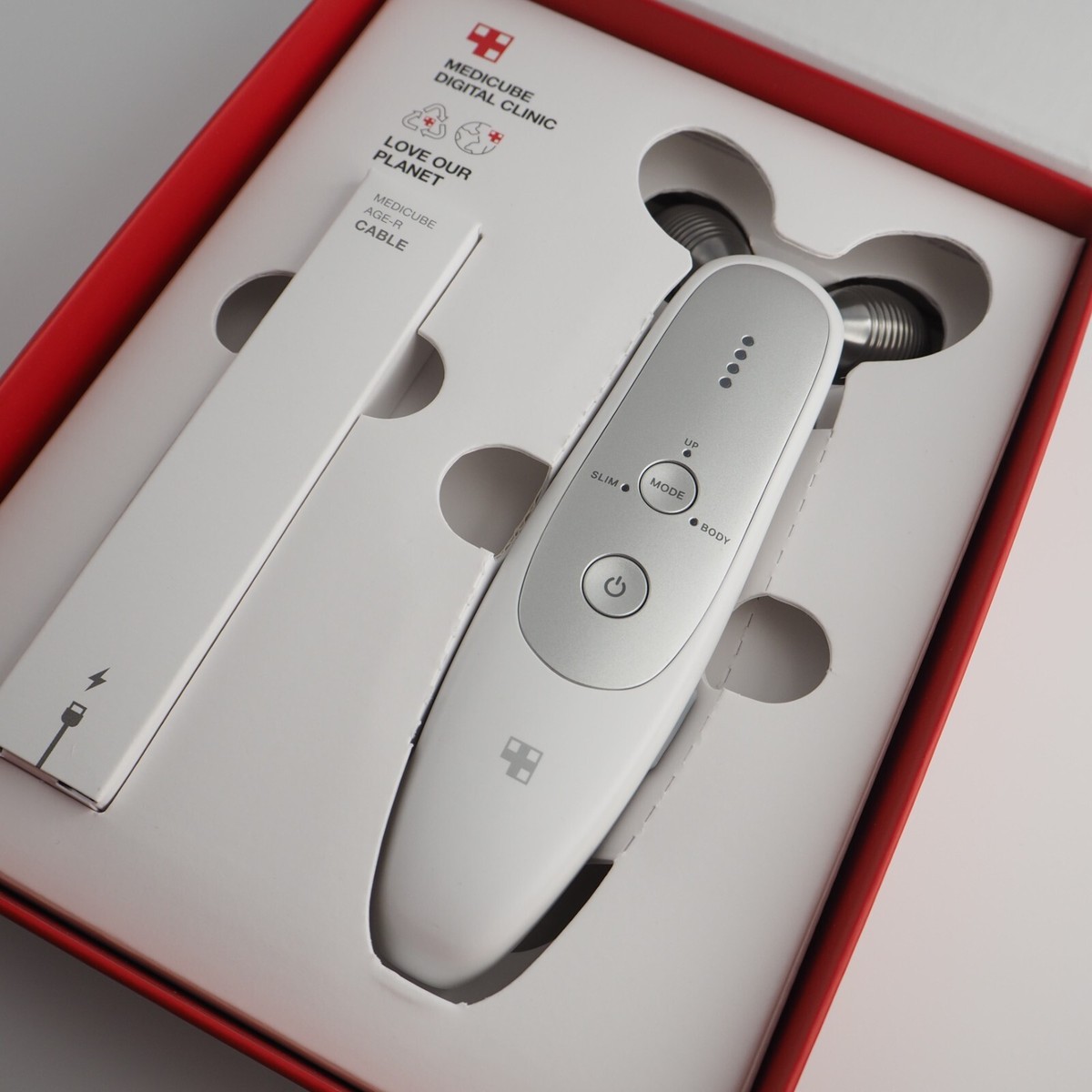 Near Mint] Medicube Age-R Derma EMS Shot Face Massager Beauty