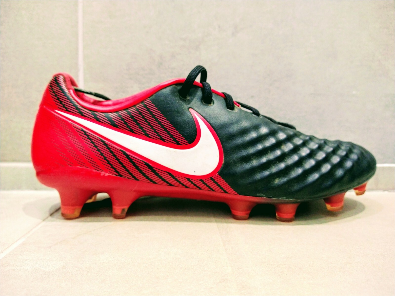 Nike Magista Opus II ELITE FG Football Boots Size 6 UK Red/Black