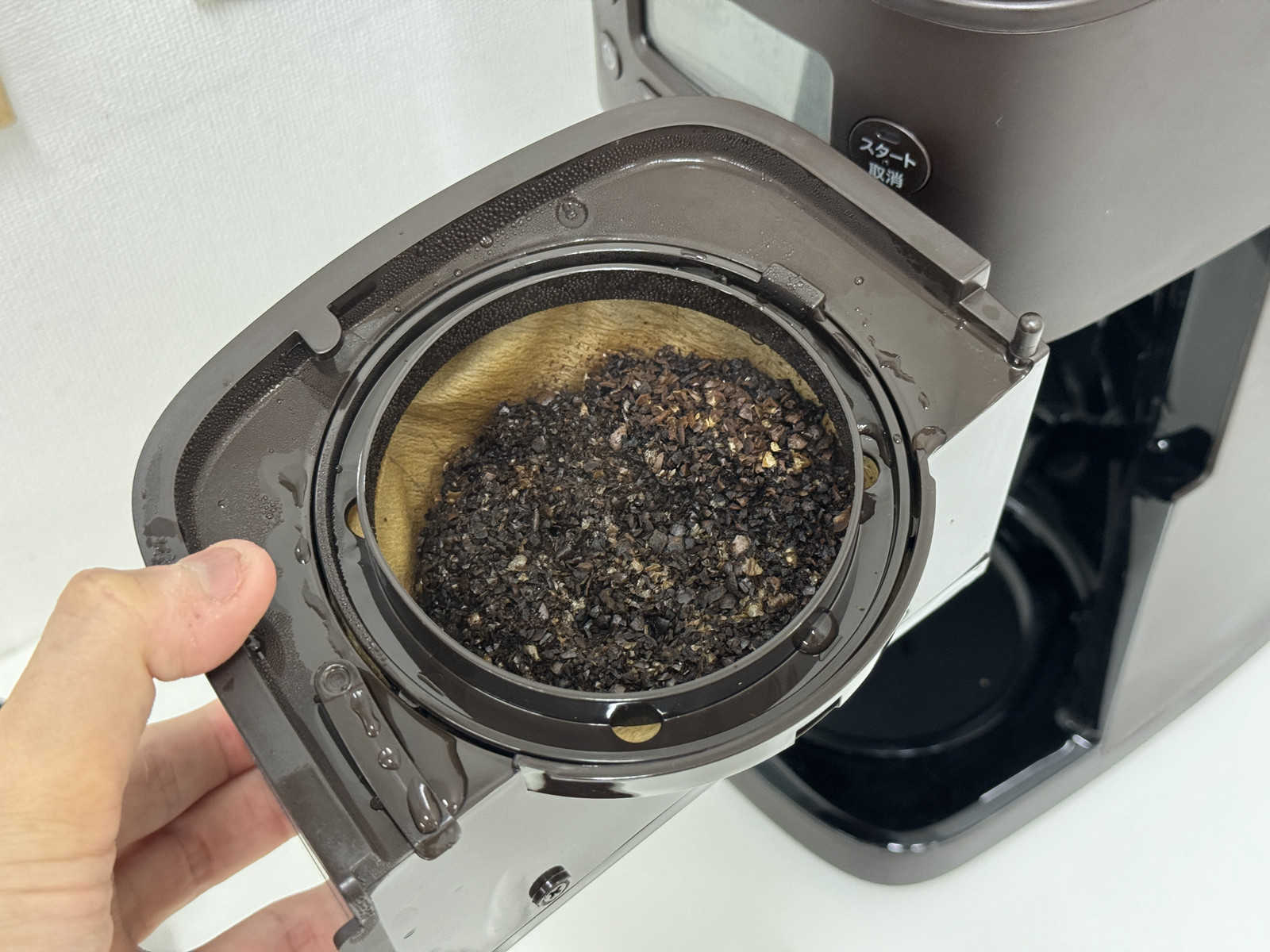 シロカのコーン式全自動コーヒーメーカー「カフェばこPRO」は豆と水を