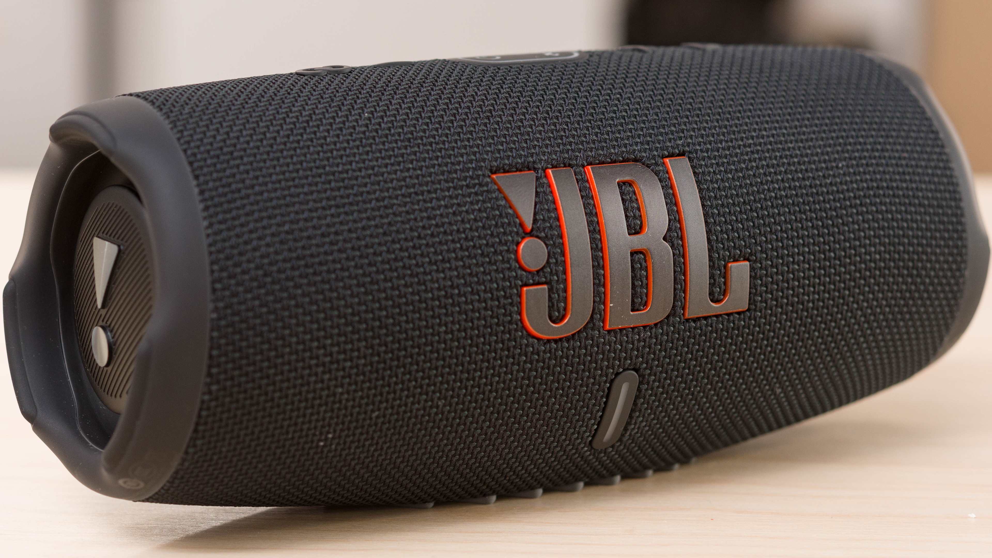 Bose SoundLink Mini II Special Edition vs JBL Charge 5: Which