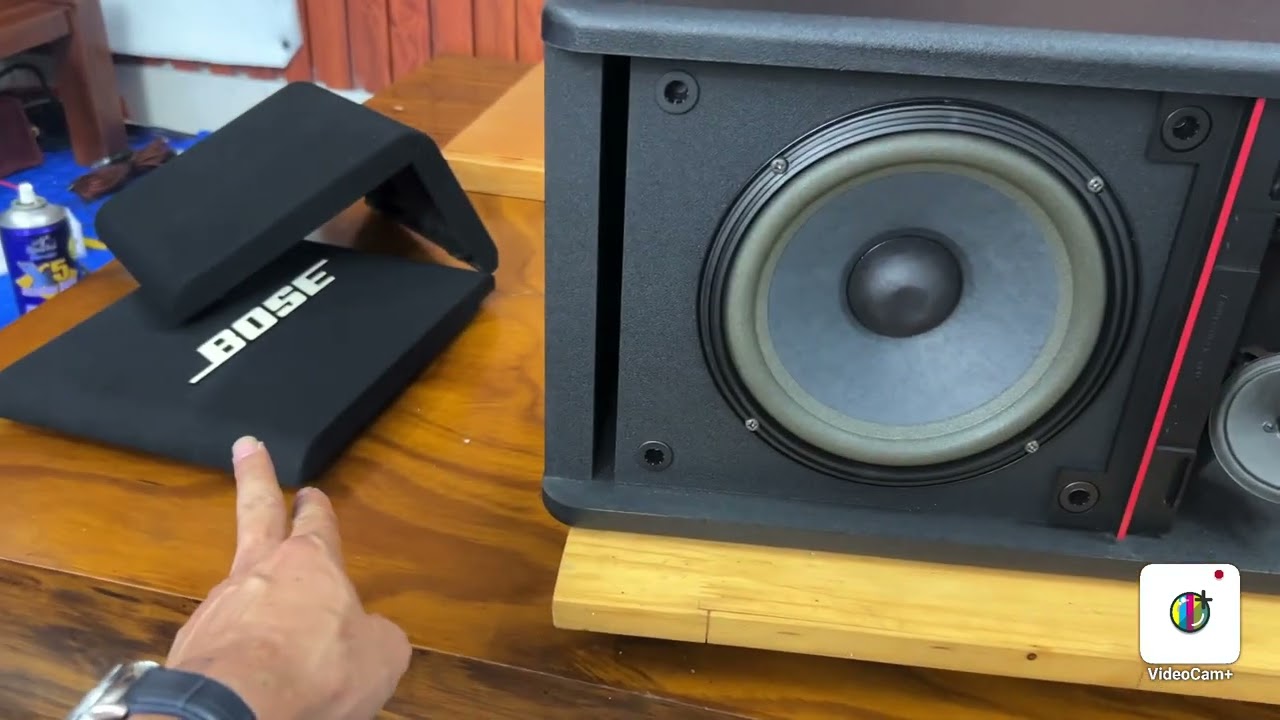 BOSE 301AV MONITOR speaker, red SX-Canada, super beautiful and