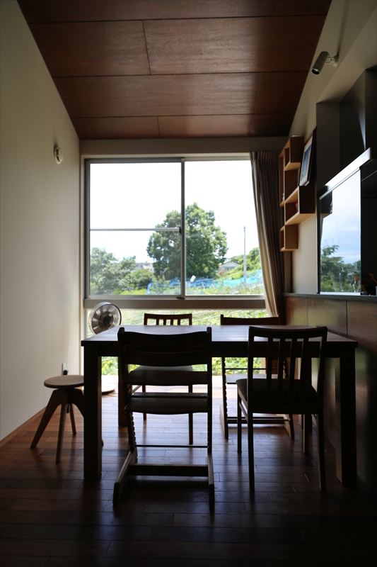 TRUCK FURNITURE –OAK SR TABLE, QUATTRO CHAIR, KT STOOL