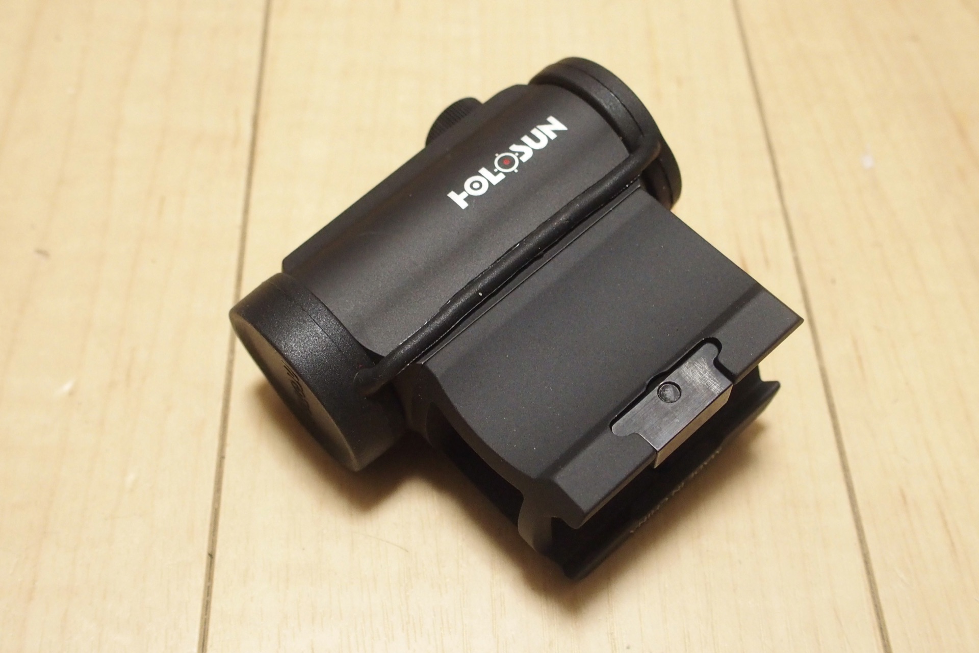 安価な実銃用ドットサイト、HOLOSUN(ホロサン) PARALOW HS403Aの