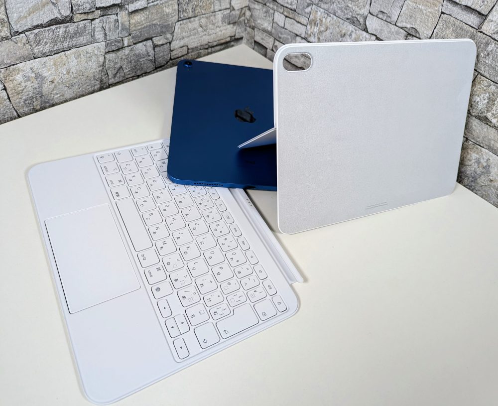 混迷を極めるアップル製iPad周辺機器！第10世代iPad用キーボードを比較
