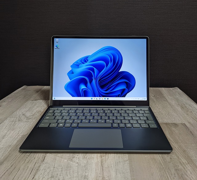 レビュー】Surface Laptop Go 2の新色「セージ」を使ってみた