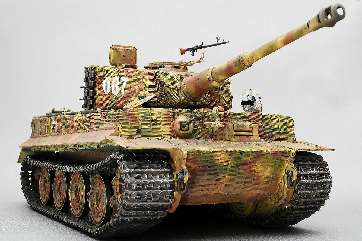 戦車模型完成品 1/35 ティーガー1後期型ヴィネット作品 全塗装済み完成