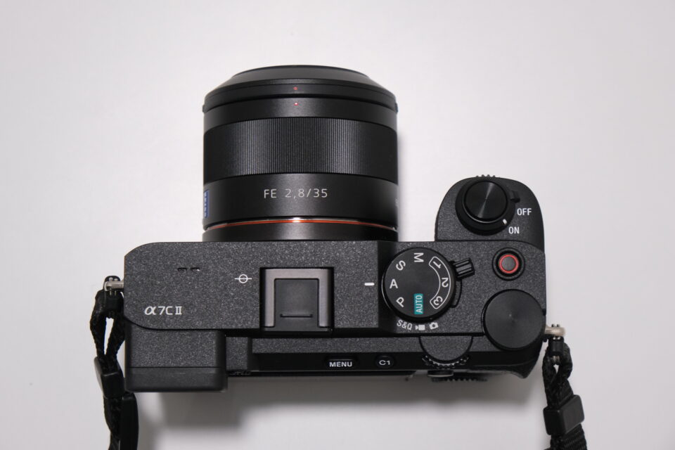 ソニー Sonnar T* FE 35mm F2.8 ZAをレビュー！フルサイズカメラを