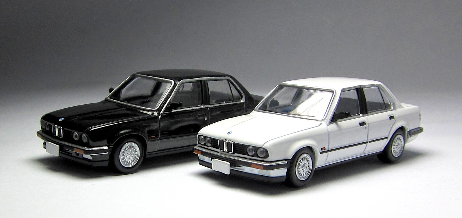 First Look: Tomica Limited Vintage BMW 325i 4-door in both black