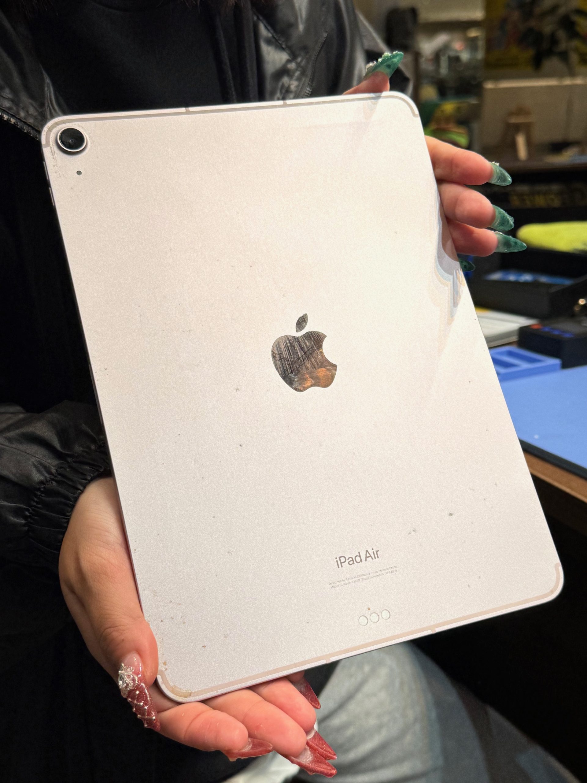 赤池店】iPad Air (第5世代)のフレーム歪み矯正【愛知県豊明市からご