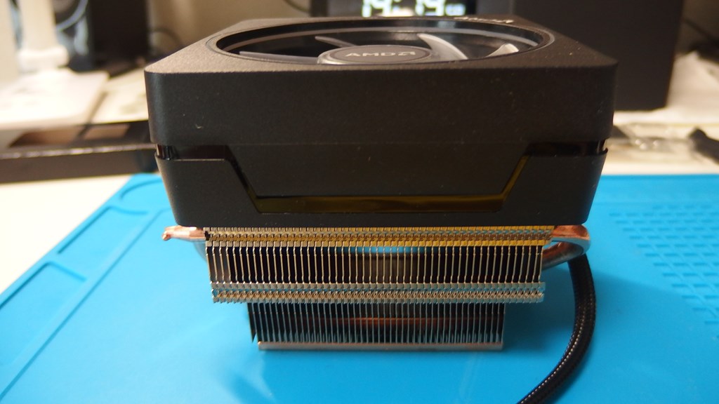 自作PC】CPUをRyzen 7 3700Xに交換 - stttyの趣味ろぐ