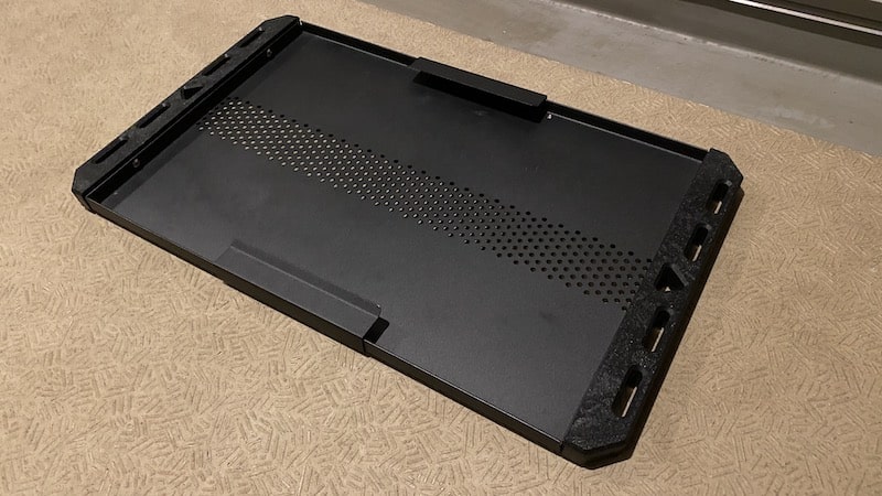 ホールアースのテーブル＆LFE BUMPERのカスタムが抜群にかっこいい！