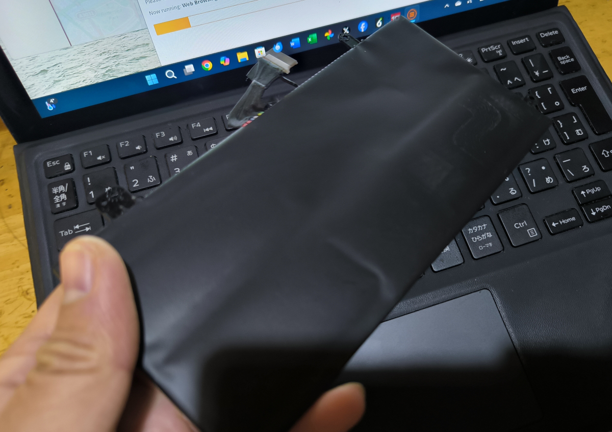 ジャンク日記（2025/1/4）－ Surfaceタイプの2 in 1 PC、DELL Latitude