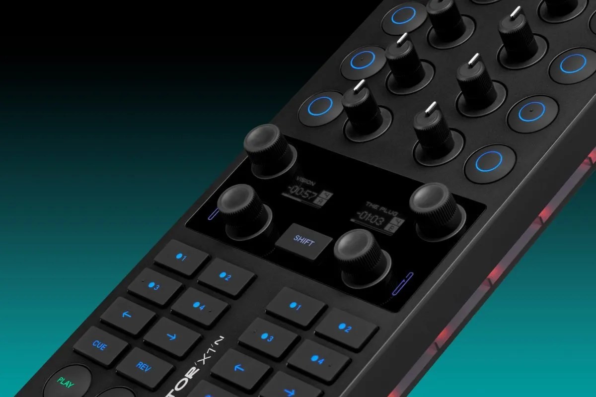 Traktor-X1-MK3-DJ-controller-