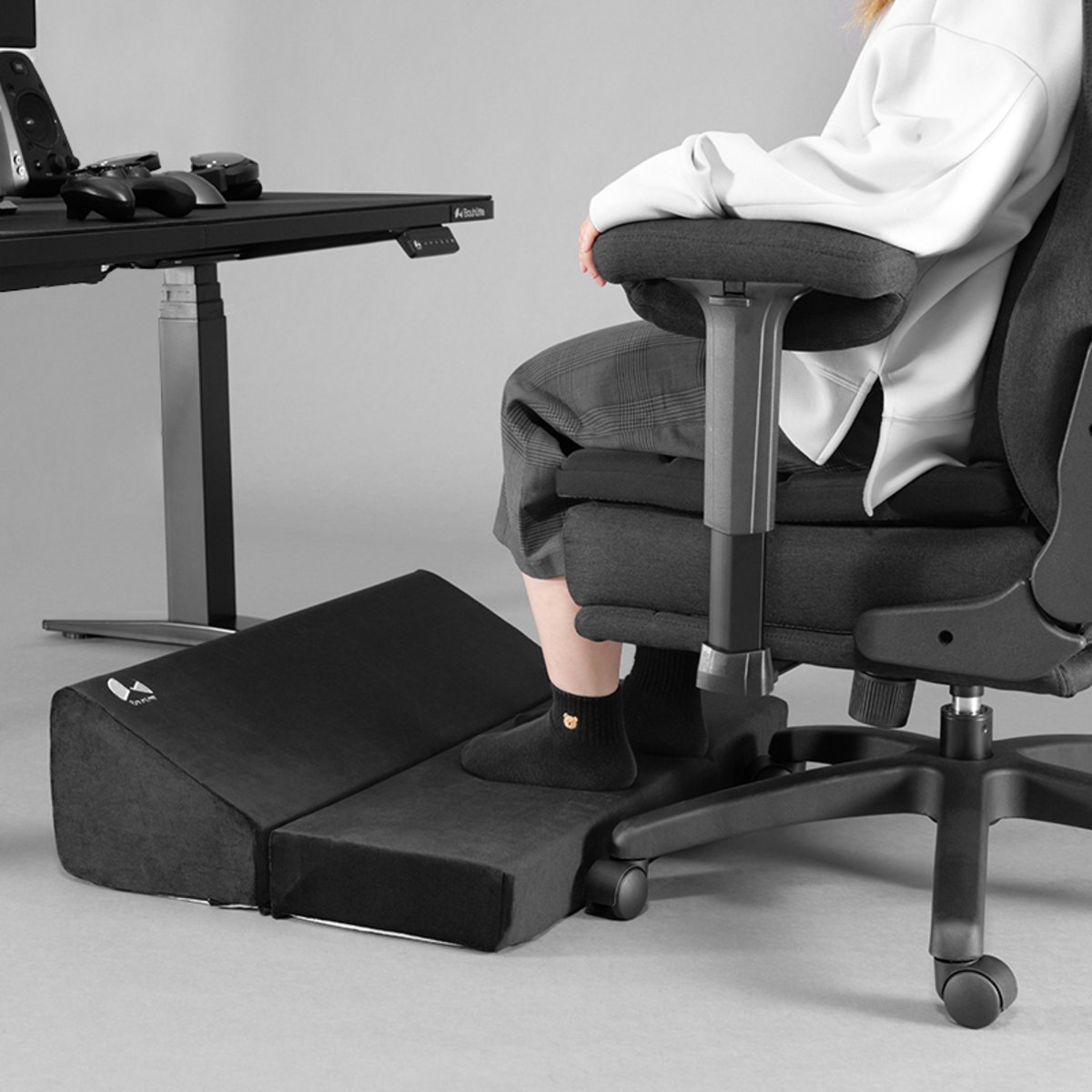 ゲーミングチェアが大きすぎて床にかかとが付かない人にオススメ