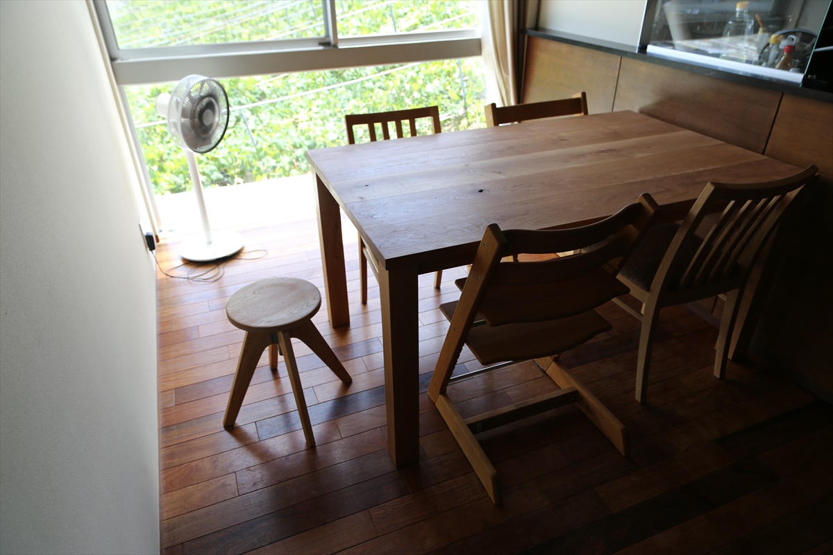 TRUCK FURNITURE –OAK SR TABLE, QUATTRO CHAIR, KT STOOL