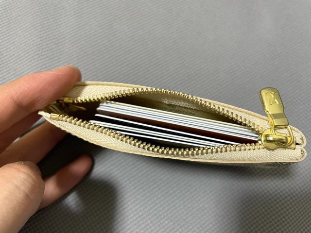 ダミエ・アズール】ポシェット・クレをレビュー！さわやかカラーのキー