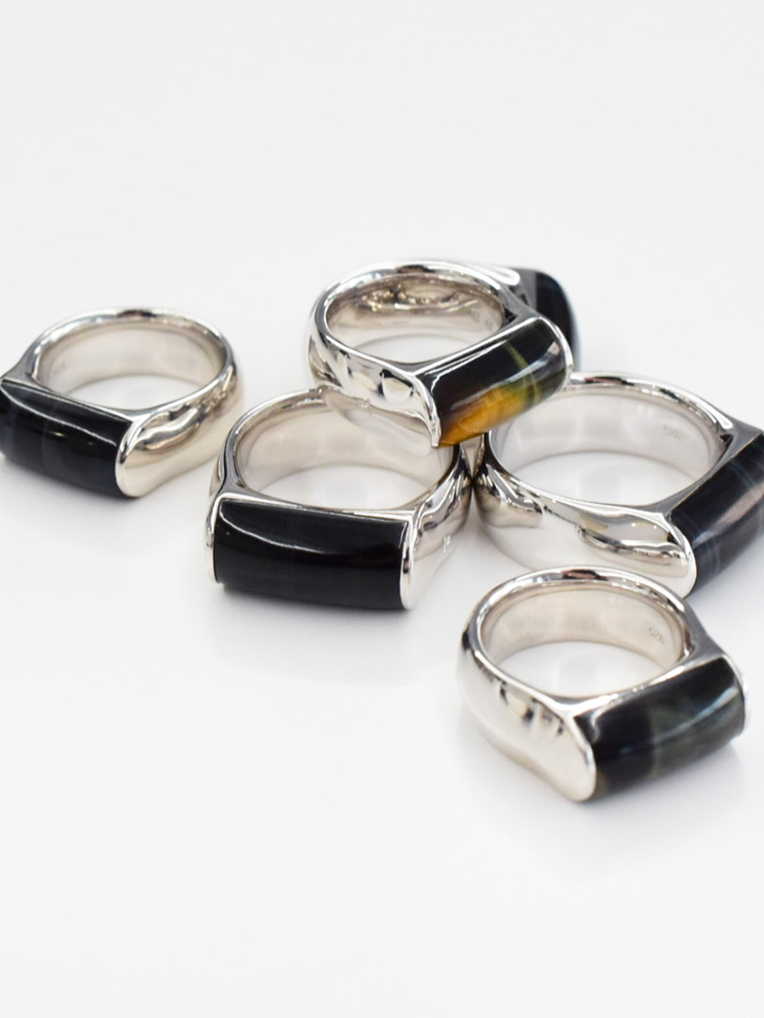 TOMWOOD / Crest Ring (BLUE HAWK EYE)