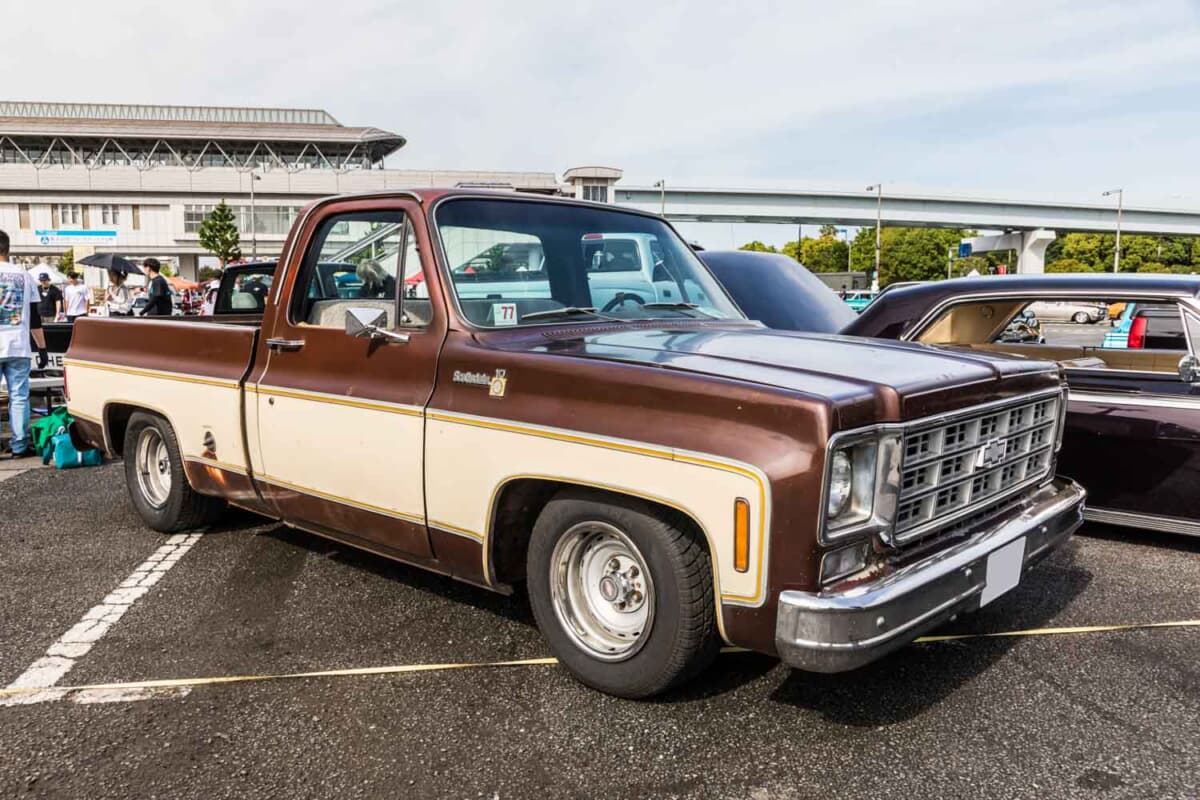 19歳で購入した彼女の愛車はシボレー「C10ピックアップ」！自身が組ん