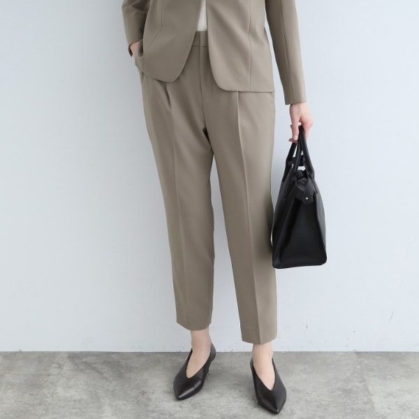 定番スーツ／洗える／UVケア】ストレッチタックテーパードパンツ