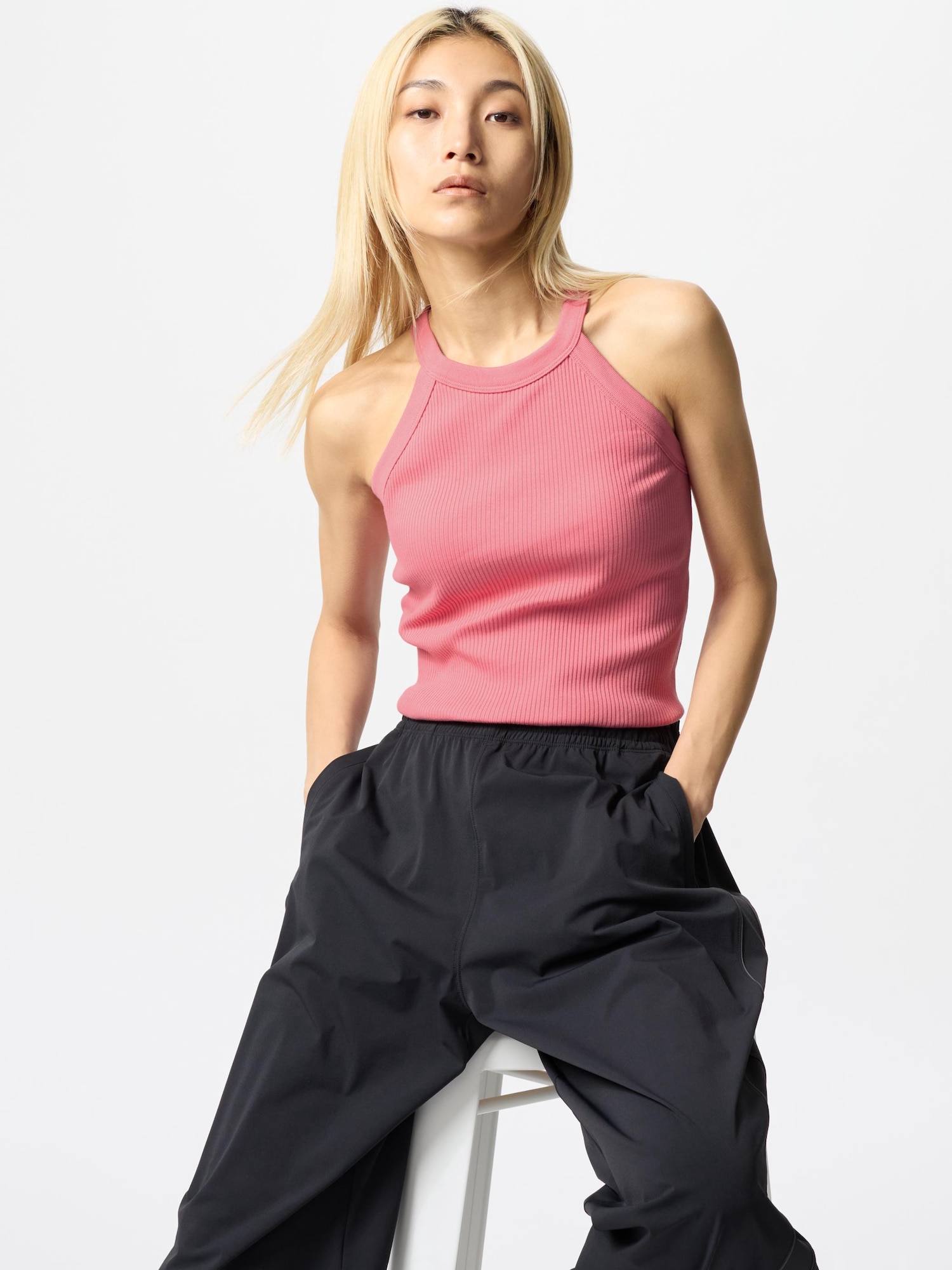 ユニクロ公式 | ホルターネックブラタンクトップ