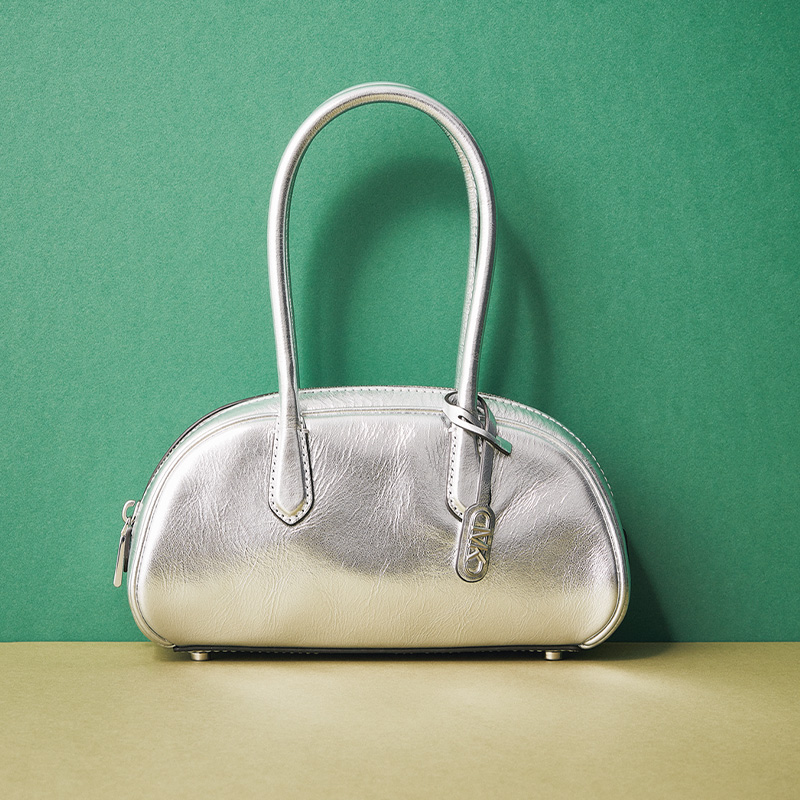 アンテプリマも！相棒バッグに『シルバーのミニボストン』がトレンド