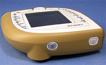 Nokia 7600日本語版」を3時間ほど触ってみました - ITmedia Mobile